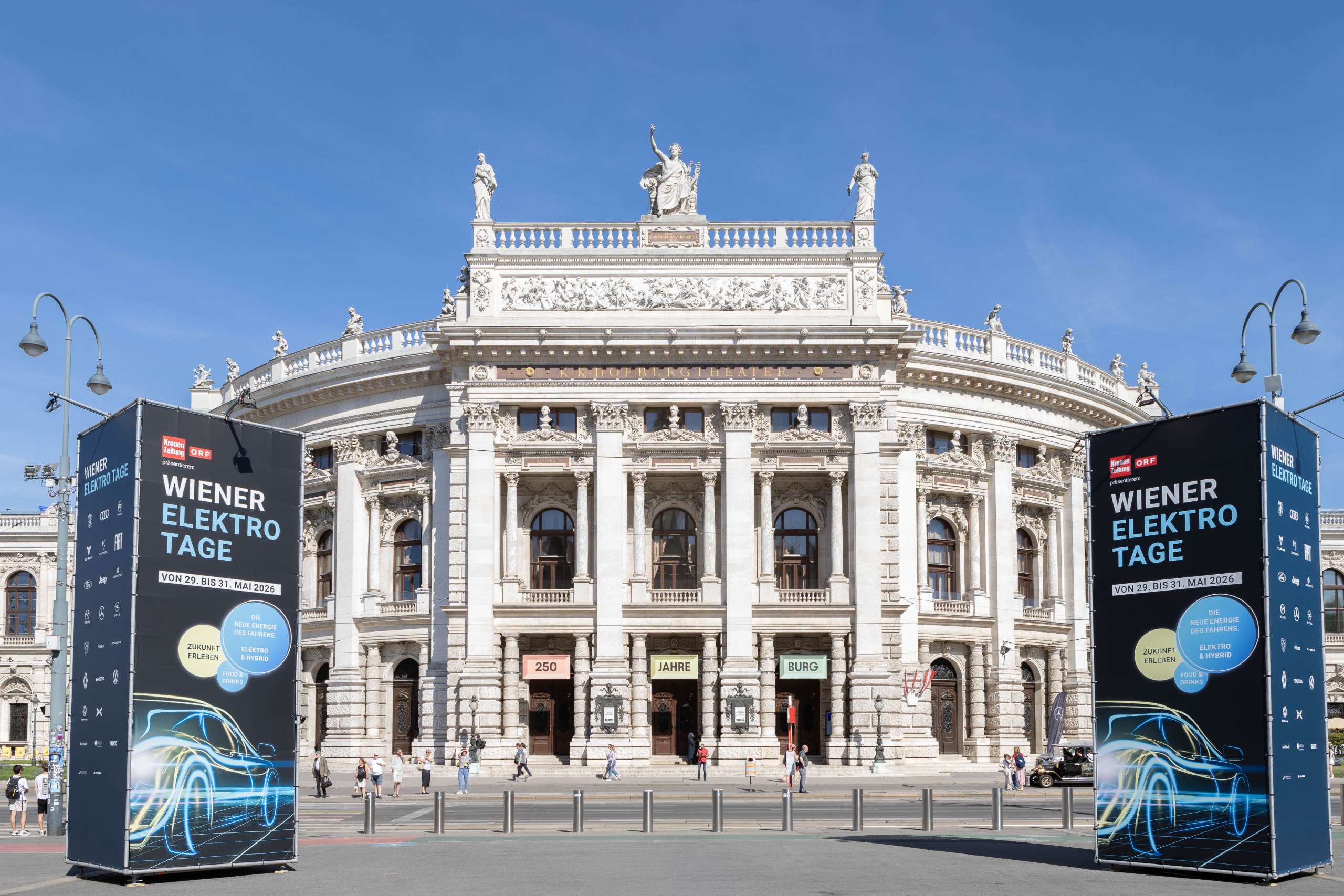 //porschemediacreative.com/wp-content/uploads/2026/05/Elektrotage-Ausstellung-29.5.@barbaranidetzky--scaled.jpg